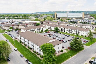 WEDGEWOOD COMMONS in La crosse, WI - Building Photo - Building Photo