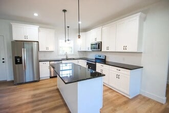 907 Honeysuckle Ln in Sparta, TN - Building Photo - Building Photo