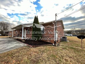 755 Kirk Ave in Lenoir City, TN - Foto de edificio - Building Photo