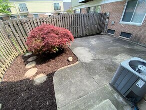 37283 Charter Oaks Blvd in Clinton Township, MI - Building Photo - Building Photo