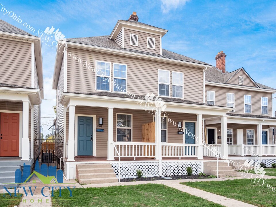 1301-1303 W Broad St in Columbus, OH - Foto de edificio
