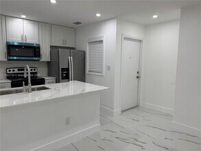 9726 Hammocks Blvd in Miami, FL - Building Photo - Building Photo