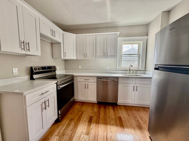 112 College Ave, Unit 1 in Medford, MA - Building Photo - Building Photo