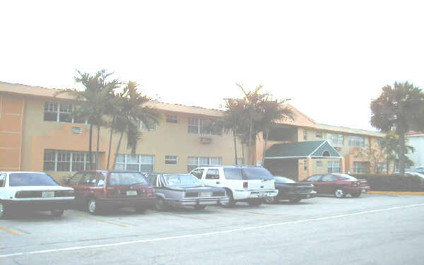 7925 West Dr in North Bay Village, FL - Foto de edificio - Building Photo