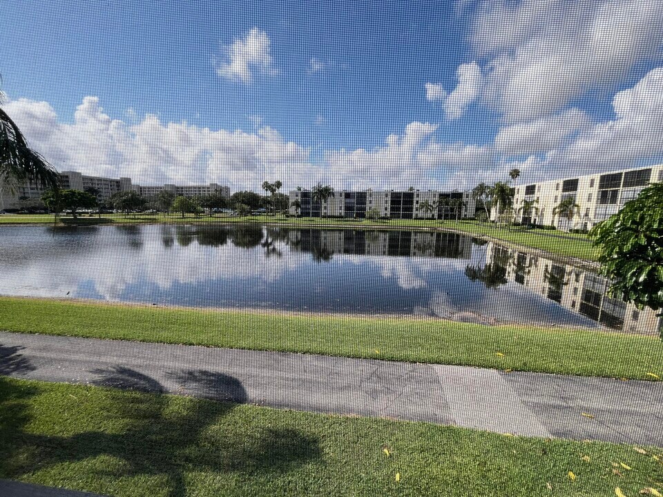 7340 Amberly Ln in Delray Beach, FL - Foto de edificio