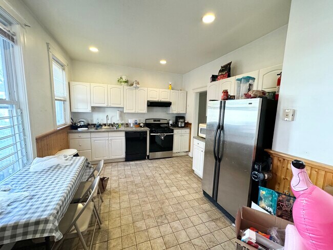 37 Hillside St, Unit 1