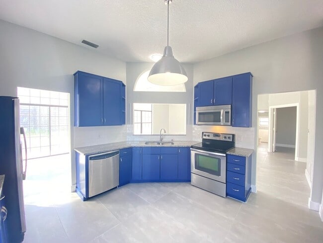 13245 Shore Dr in Winter Garden, FL - Building Photo - Building Photo