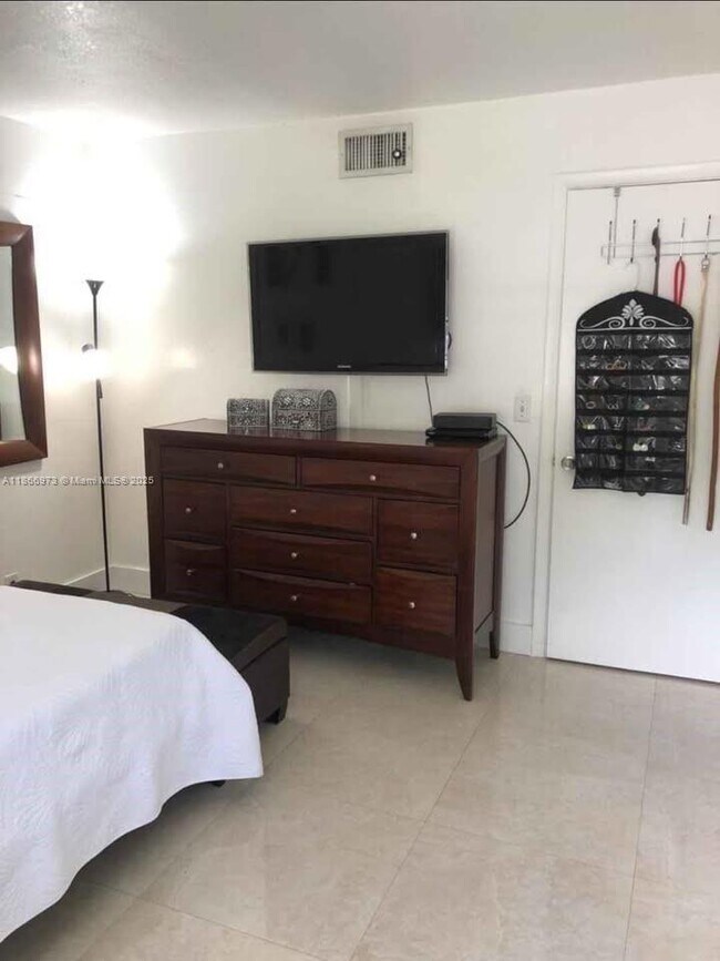 11525 NW 10th St in Pembroke Pines, FL - Building Photo - Building Photo