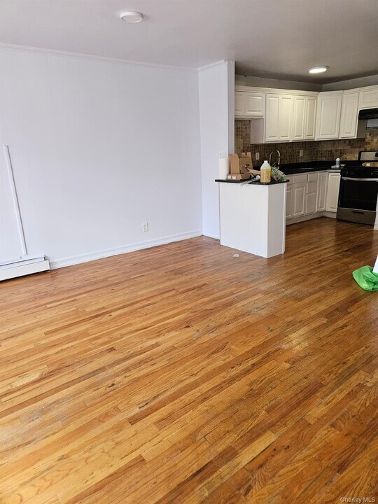 145-31 Lakewood Ave in Queens, NY - Building Photo