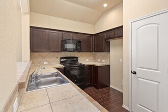 533 Creekside Cir in New Braunfels, TX - Building Photo - Building Photo