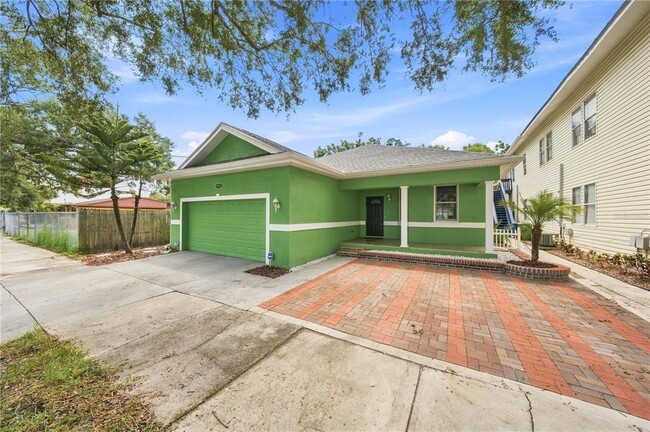 property at 2318 W Cherry St
