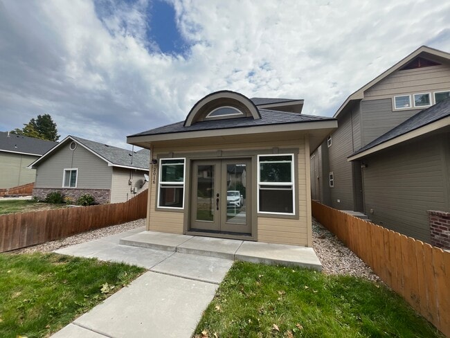 property at 2016 S Arcadia St