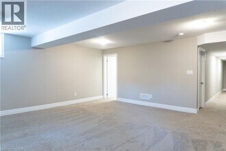 59 Pondcliffe Dr in Kitchener, ON - Building Photo - Building Photo