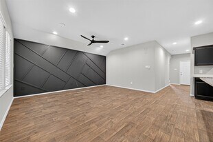 40320 Hilltop Pr Dr in Magnolia, TX - Building Photo