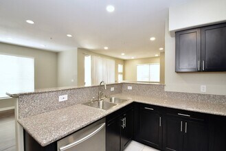 7167 S Durango Dr in Las Vegas, NV - Building Photo - Building Photo