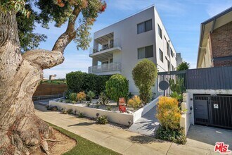 842 11th St in Santa Monica, CA - Building Photo - Building Photo