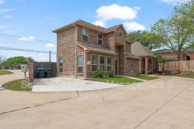 4904 Ridglea Hills Ct in Fort Worth, TX - Building Photo - Building Photo