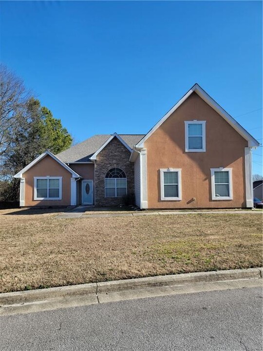 1379 Persimmon Ct in Lithonia, GA - Foto de edificio