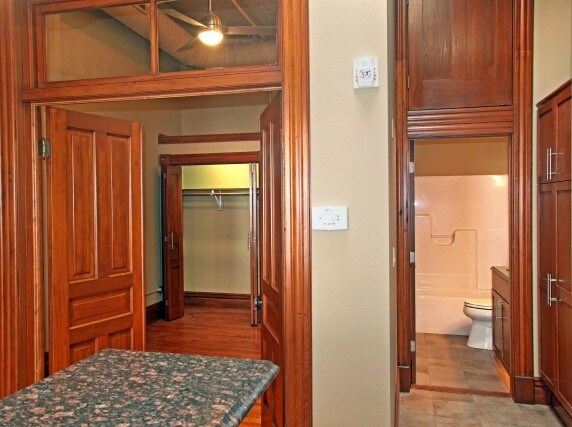 206 E 4th St in Waterloo, IA - Building Photo - Building Photo