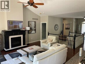 260 Deer Ridge Dr in Kitchener, ON - Building Photo - Building Photo