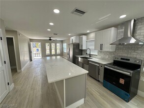 9161 Seville Rd in Ft. Myers, FL - Building Photo - Building Photo