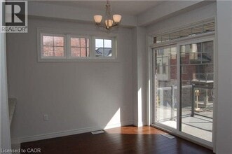 14 Whaley Ln in Hamilton, ON - Building Photo - Building Photo