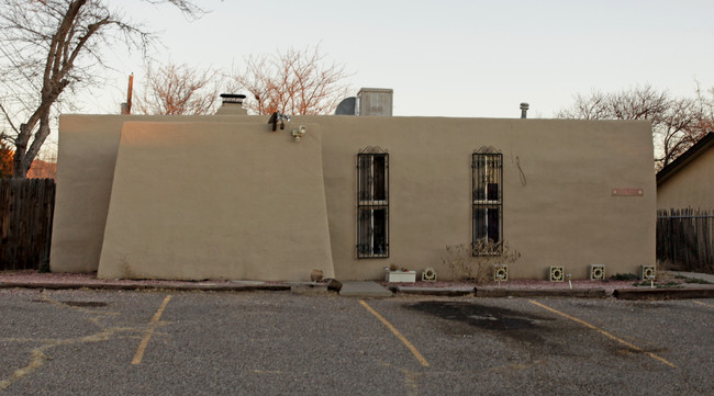 520 Georgene Dr NE in Albuquerque, NM - Foto de edificio - Building Photo