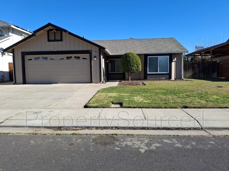 1040 Eleanor Ln in Manteca, CA - Building Photo