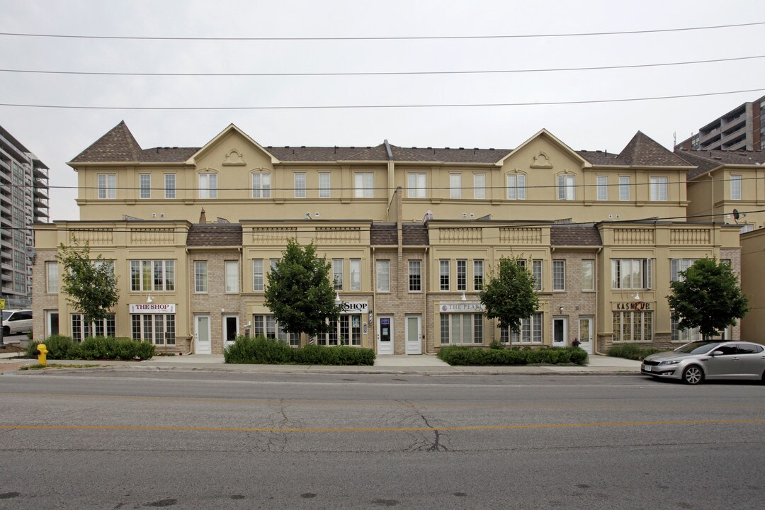 1250 St. Martins Dr in Pickering, ON - Building Photo