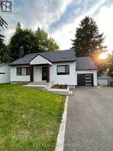 2112 Alta Vista Dr in Ottawa, ON - Building Photo - Building Photo