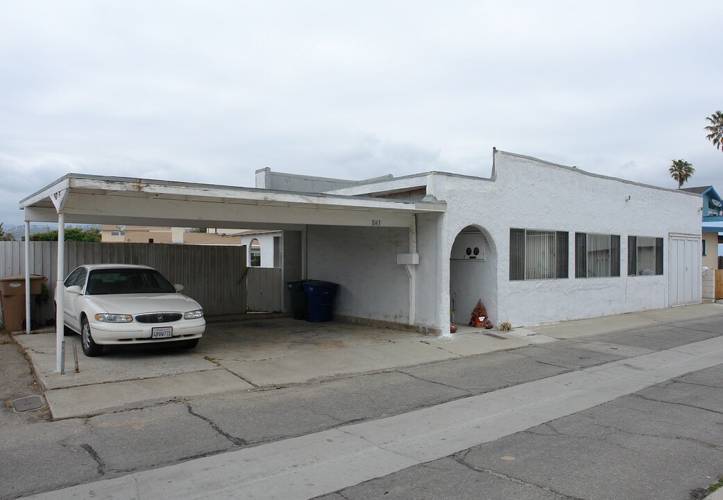 1043 Bath Ln in Ventura, CA - Foto de edificio