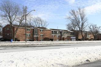 Foster Garden Apartments in Elyria, OH - Building Photo - Building Photo