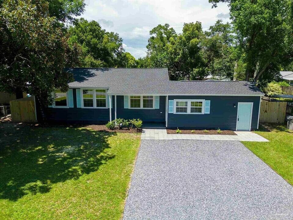 218 Milton Rd in Pensacola, FL - Building Photo