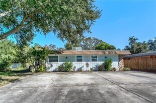208 Jody Ct in Largo, FL - Building Photo