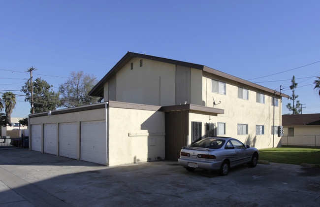 7642-7656 9th St in Buena Park, CA - Foto de edificio - Building Photo