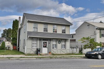 226 W Simpson St in Mechanicsburg, PA - Building Photo - Building Photo
