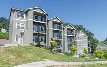 The Waterford Apartments in Portland, OR - Building Photo - Building Photo