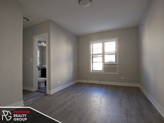 423 W Belden Ave, Unit 1 in Chicago, IL - Building Photo - Building Photo