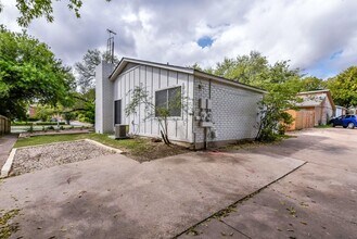 124 W William Cannon Dr in Austin, TX - Building Photo - Building Photo