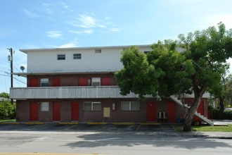 6191 W Flagler St in Miami, FL - Building Photo - Building Photo