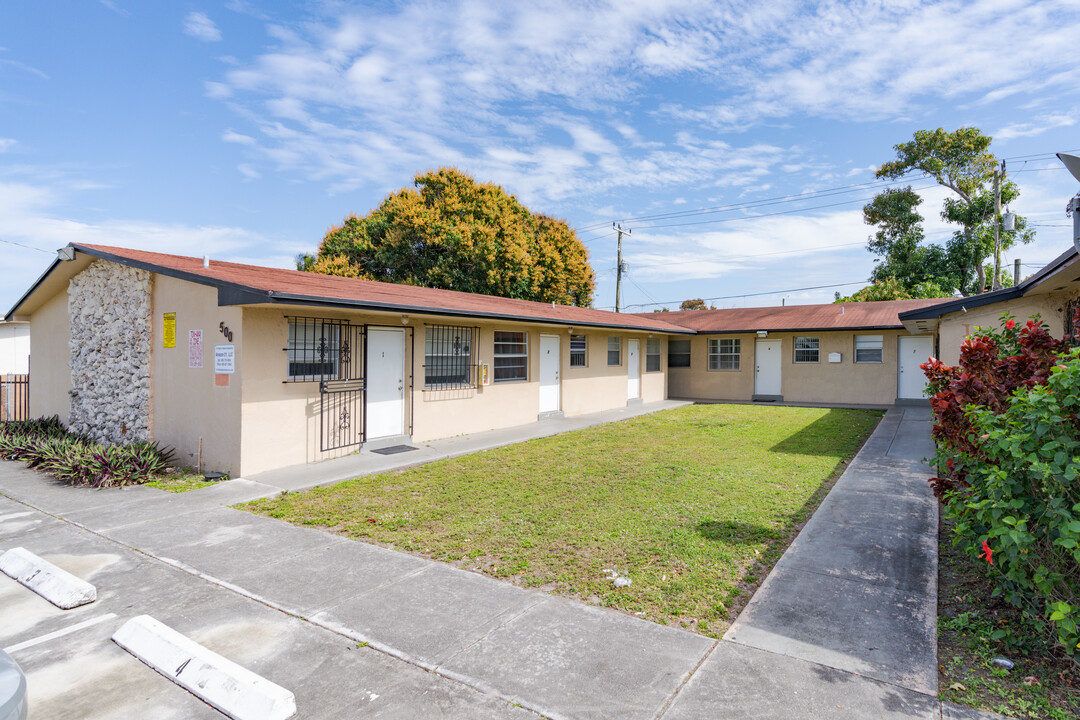 500 Jann Ave in Opa Locka, FL - Foto de edificio