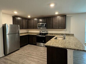 2082 S Chamberlain Blvd in North Port, FL - Building Photo - Building Photo