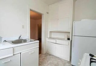 6541 Northumberland St, Unit 2 in Pittsburgh, PA - Building Photo - Building Photo