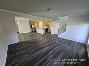 313 Glacier Lk Dr in Raleigh, NC - Building Photo - Building Photo