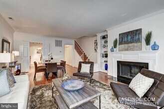3299 Sutton Pl NW in Washington, DC - Building Photo - Building Photo