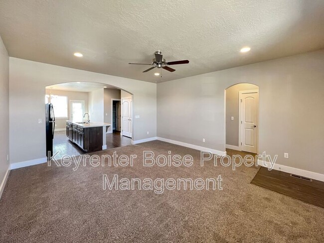 6297 S Ruddsdale Ave in Boise, ID - Foto de edificio - Building Photo