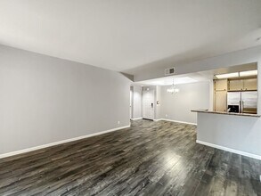 510 Camino De Ln in San Diego, CA - Building Photo - Building Photo