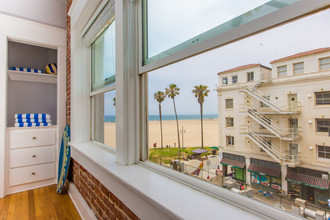 Boardwalk Flats - Ocean Front Studios in Venice, CA - Foto de edificio - Building Photo