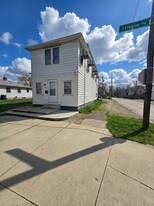 406 1/2 S Hague Ave in Columbus, OH - Building Photo