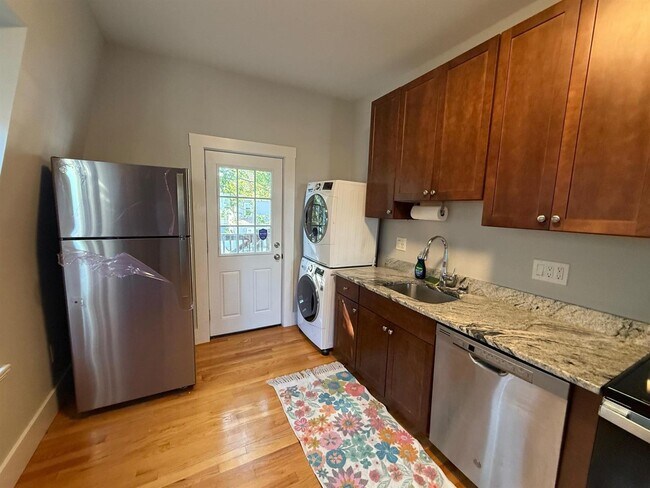 7 Leyden Ave, Unit 2 in Medford, MA - Building Photo - Building Photo